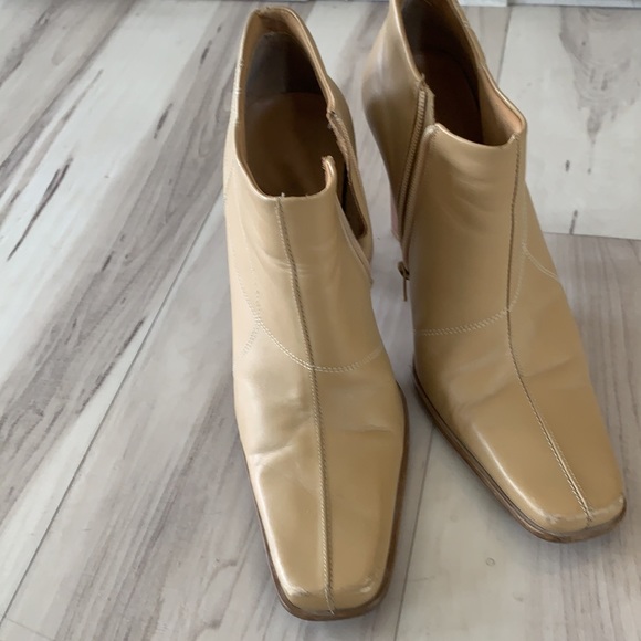 Tan heeled ankle boots - Picture 2 of 3